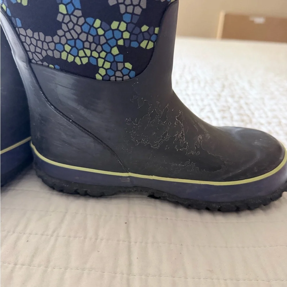 BOGS Kids Navy Patterned Rain Boots with Lime Trim